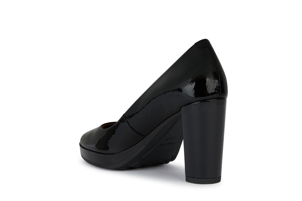 WOMAN WALK PLEASURE 85