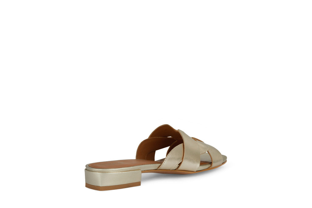 NEW ERAKLIA 15 WOMAN